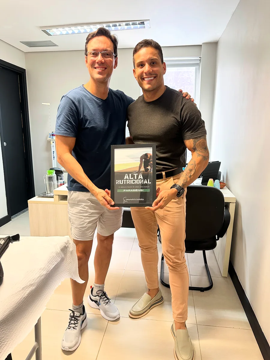 Paciente recebe certificado de Alta Nutricional com Dr. Jayme Assunção